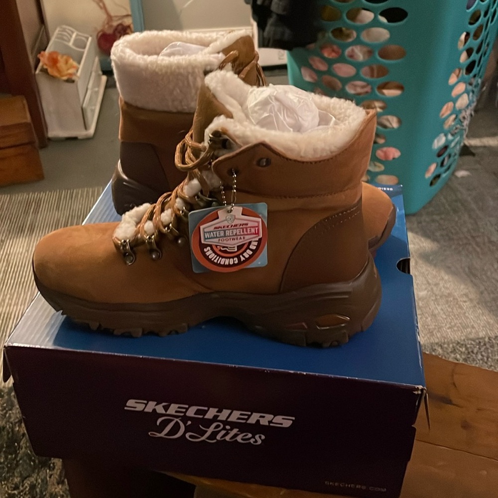 Sketchers Delights,    Size 7 Women’s